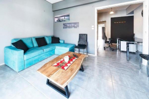 Topfloor central apt with urban views,3' to metro